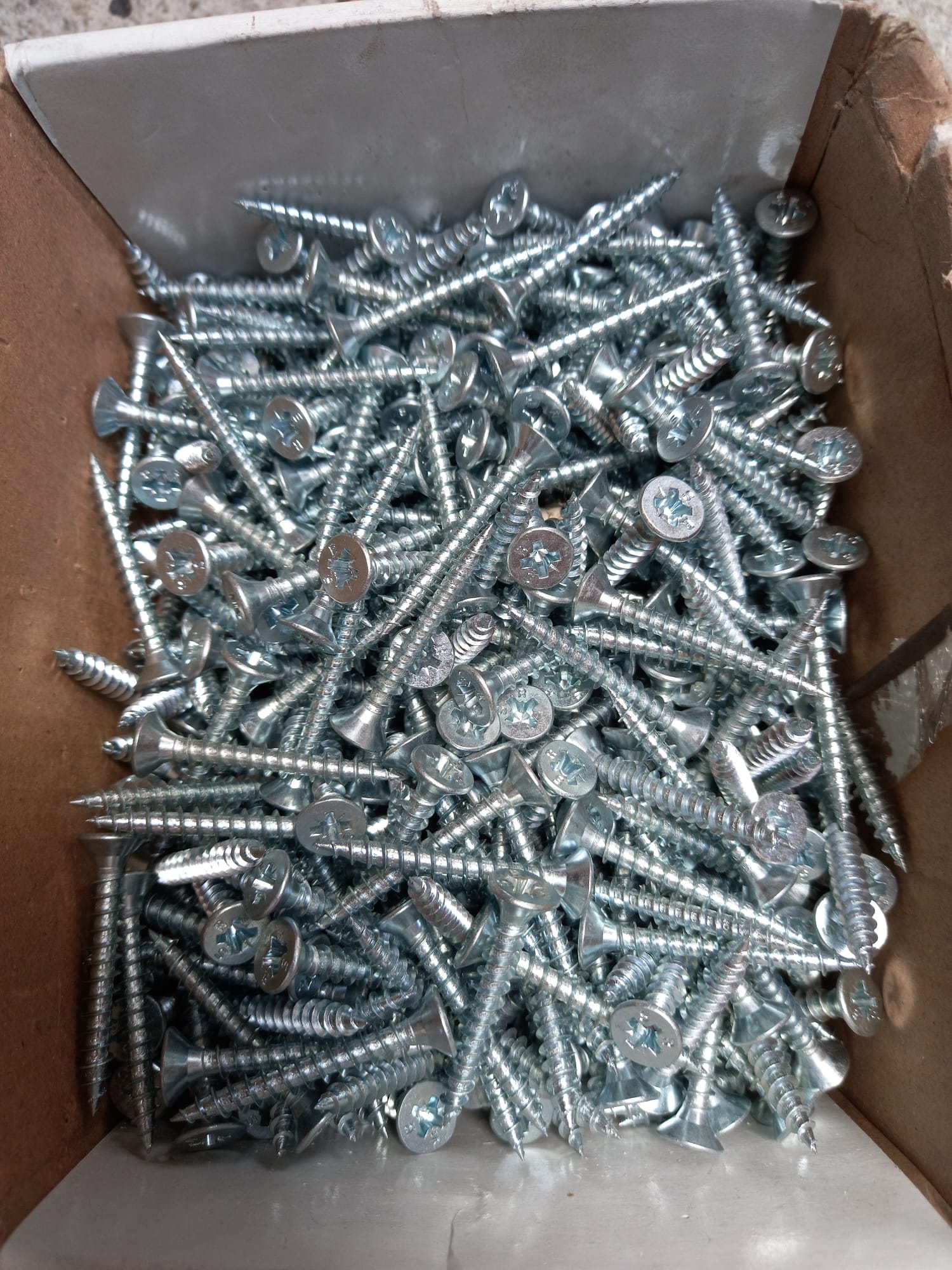 Surub pentru PAL si lemn cap inecat 6,0x 45 PZ3 (PACHET 2 cutii x 500 bucati)